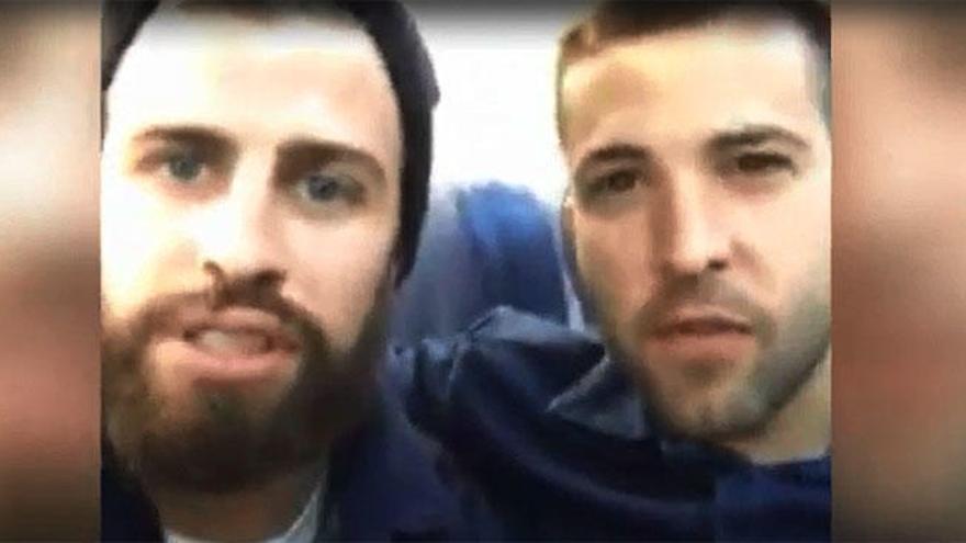 La divertida crónica de Piqué en pleno vuelo de vuelta a casa