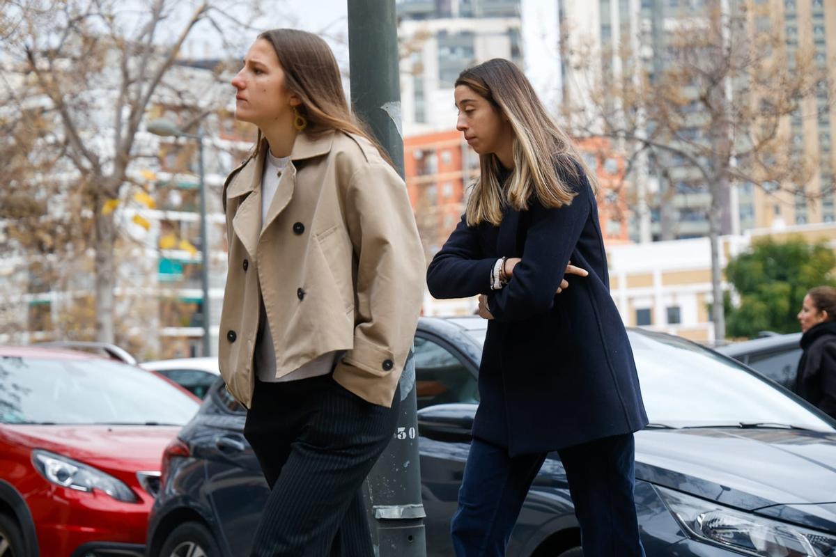 Despedida en València de las víctimas del naufragio de Indonesia: cientos de personas acuden al funeral