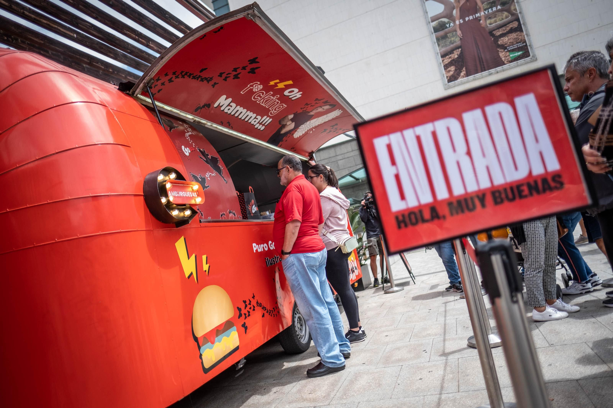 Colas en el estreno en Tenerife de GoXo, la food truck de Dabiz Muñoz
