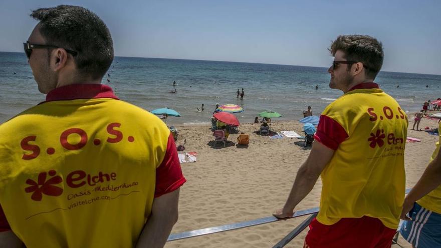 Las playas de Elche contarán con socorristas a partir de mañana