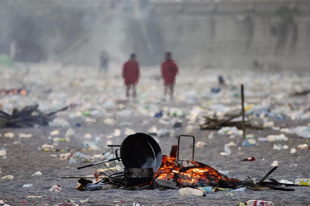 Más de 200.000 personas celebraron San Juan en una noche sin incidencias destacadas, con menos intoxicaciones etílicas y la mitad de basura en las playas que hace un año. Más de 200.000 personas celebraron San Juan en una noche sin incidencias destacadas, con menos intoxicaciones etílicas y la mitad de basura en las playas que hace un año.