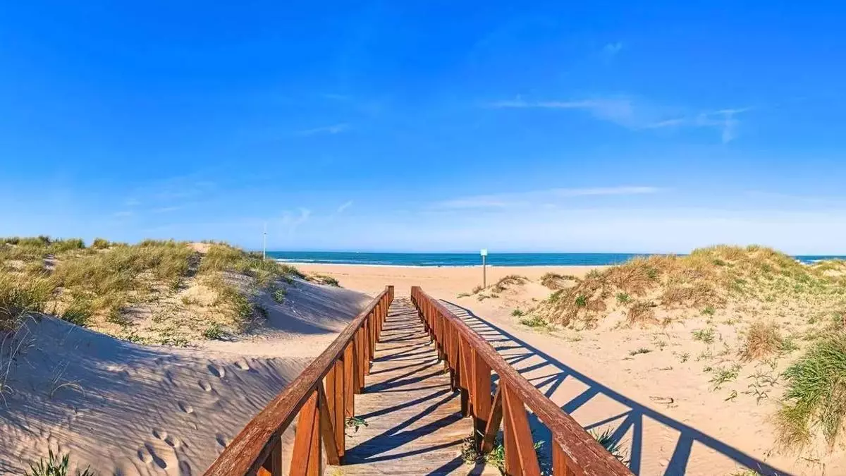 Ni Bolonia ni Zahara de los Atunes: esta es la playa de Cádiz más bonita y menos masificada para este verano