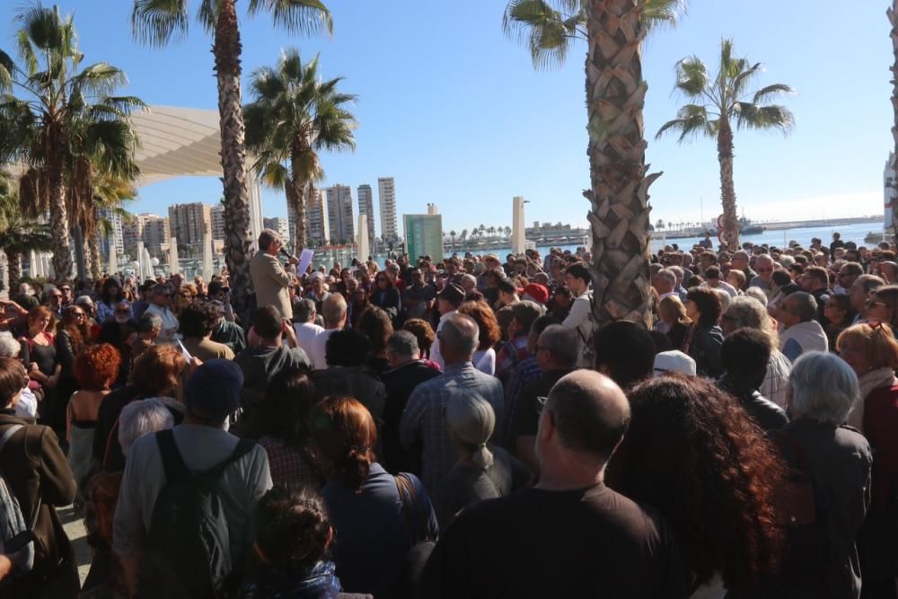 Concentración en contra de la torre del puerto