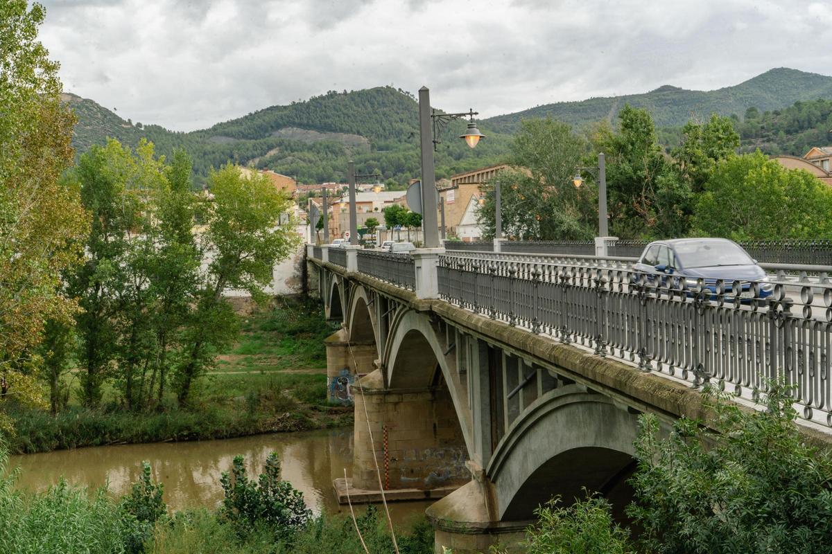 El pont d'entrada i sortida de Sant Vicenç, única connexió amb la C-55