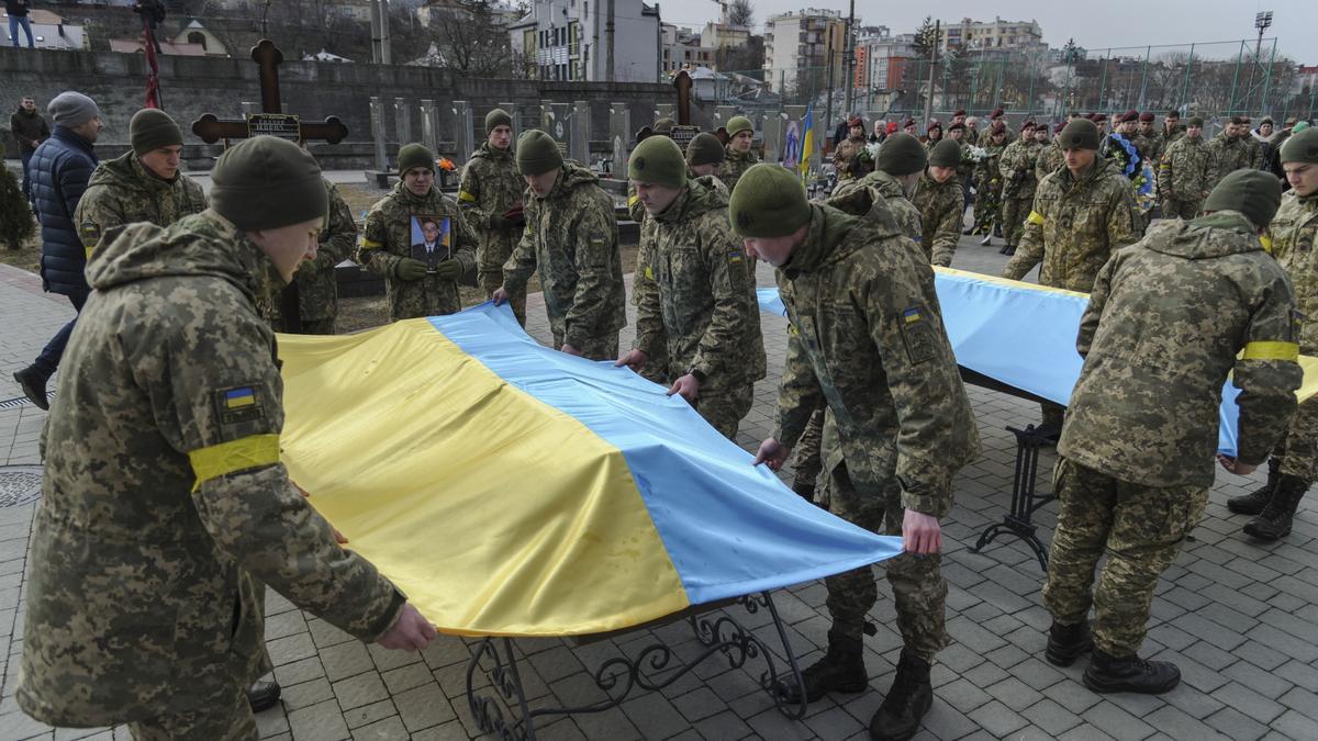 Funerales en Lviv por los soldados ucranianos muertos en combate.