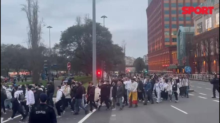 ¡Cánticos contra el Atlético en la llegada de la afición merengue a Da Luz!