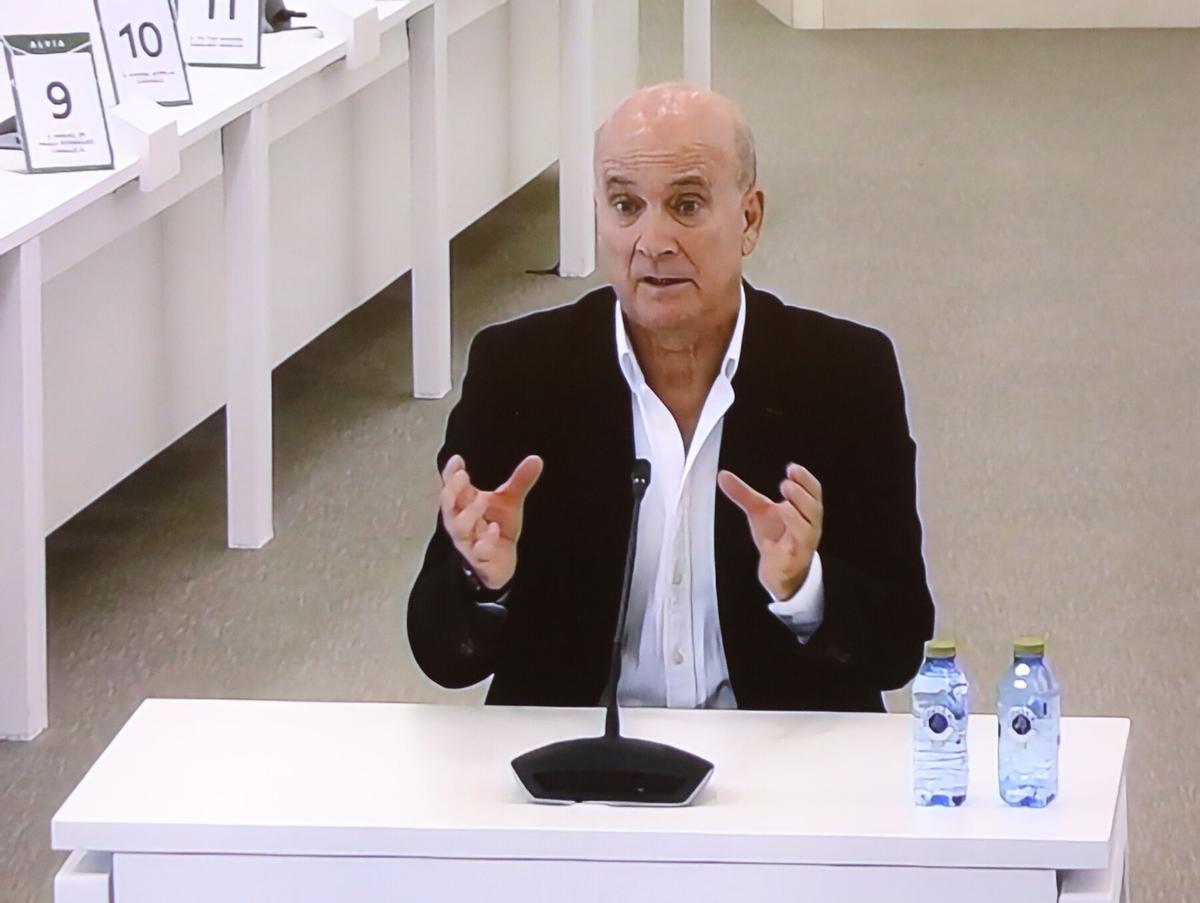 El exdirector de Seguridad de ADIF, Andrés Cortabitarte, en el juicio por el accidente del Alvia.