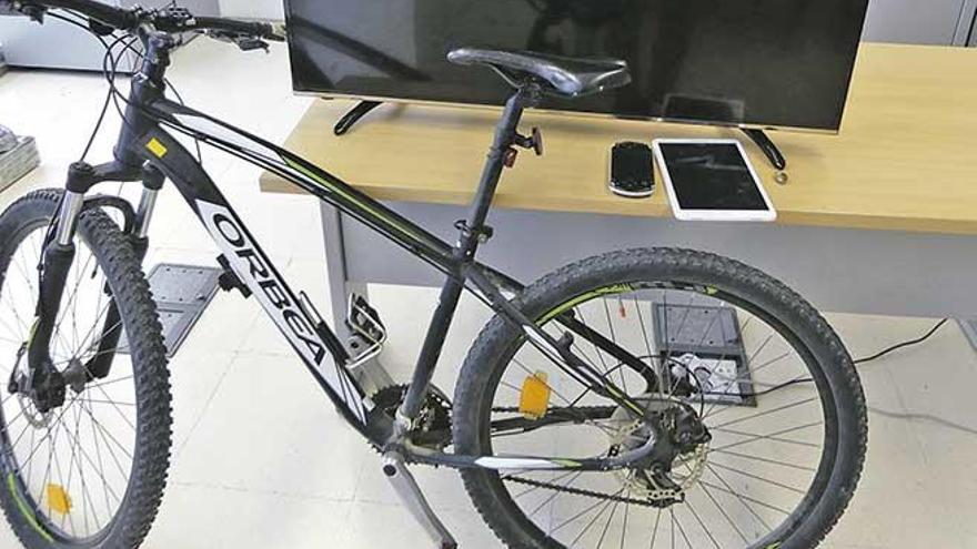 Bicicleta, televisor y otros aparatos electrónicos intervenidos a la banda de ladrones.
