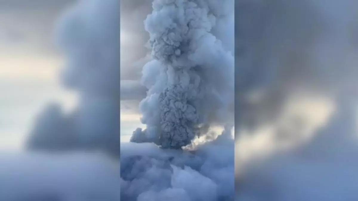 El volcán ruso Krasheninnikov entra en erupción tras 450 años