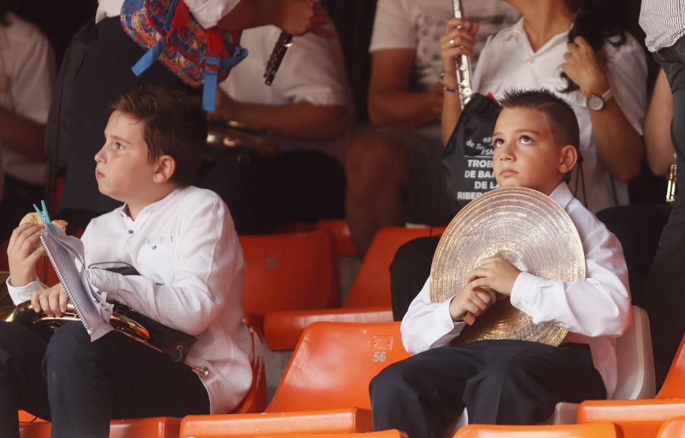 La Societat Musical Santa Cecilia de Fortaleny, en Mestalla