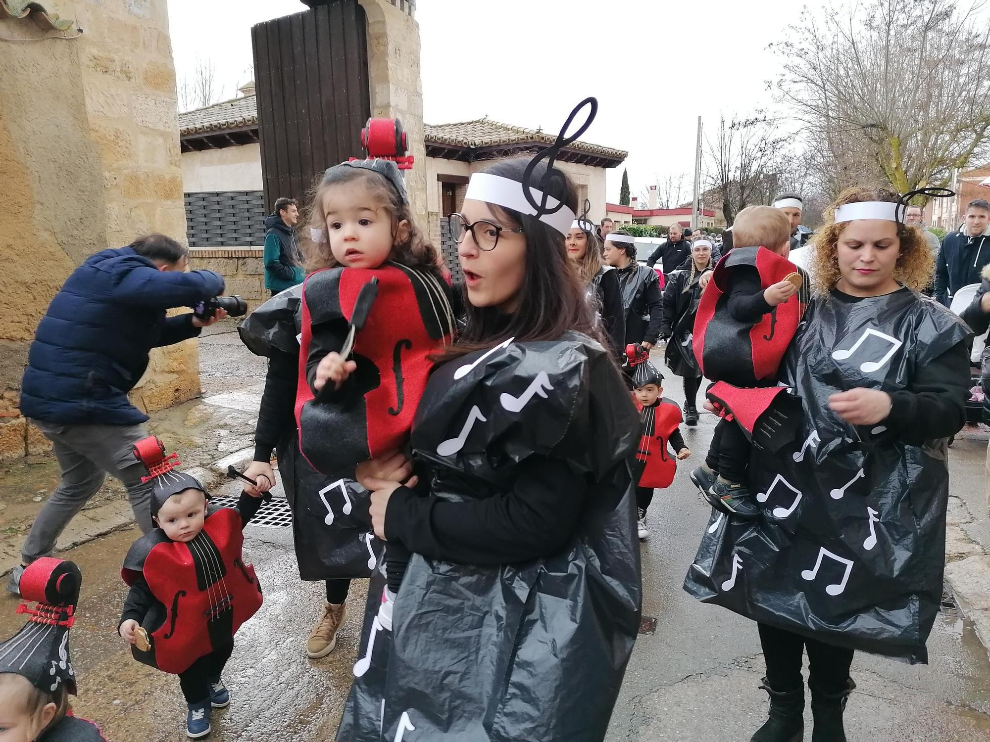 GALERÍA | El desfile de los "chupetines" inaugura el Carnaval de Toro