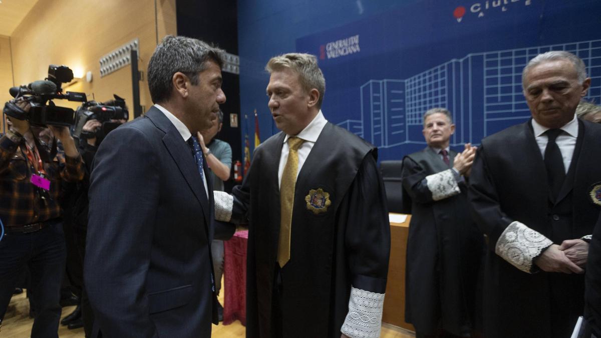 El presidente de la Generalitat Carlos Mazón felicita al nuevo presidente del TSJCV Manuel Baeza Díaz-Portales.