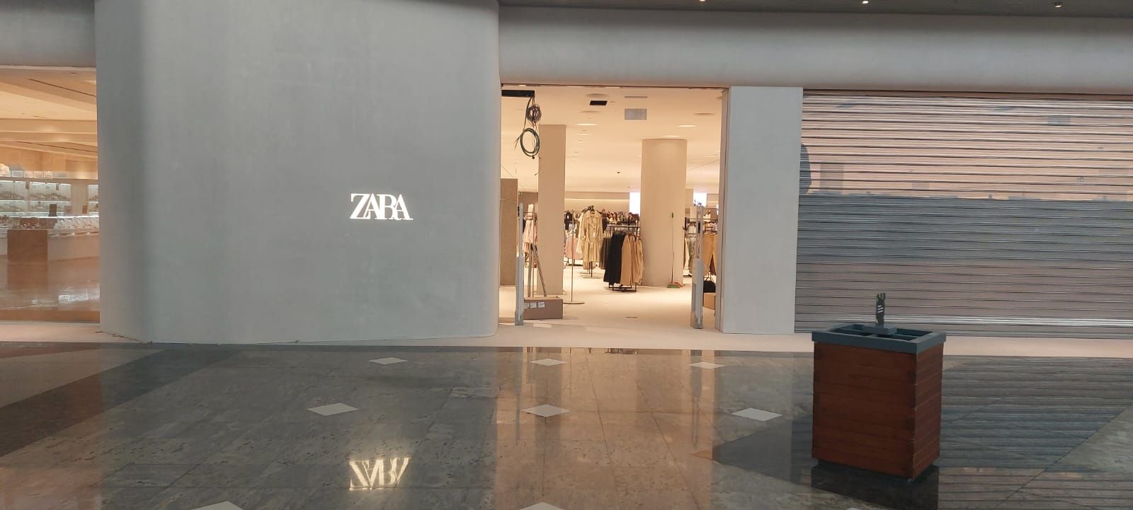 Así se ve ya la nueva tienda de Zara en Parque Principado, la mayor de Asturias y casi terminada