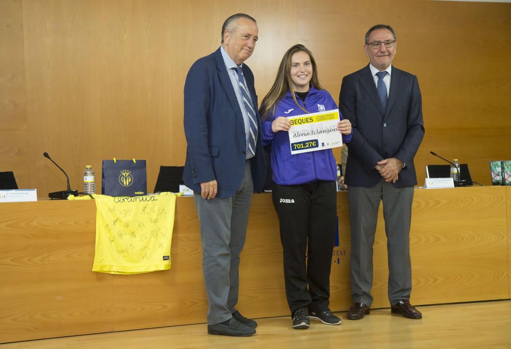 Entrega de las becas Endavant Formació del Villarreal CF