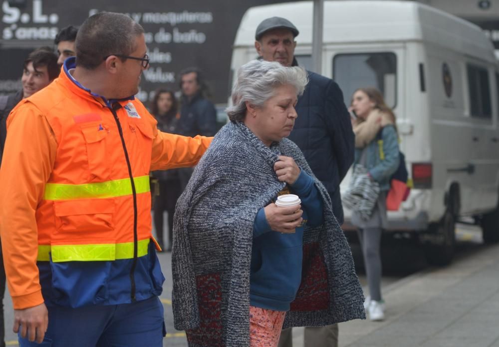 Un incendio obliga a desalojar un edificio