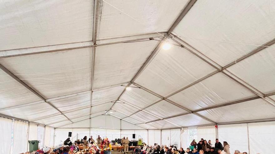 Un "Entruido" intergeneracional en Cangas