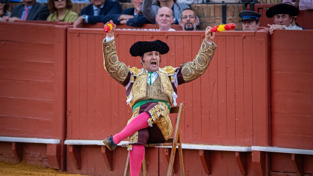 Toros en la Maestranza: imágenes de la sexta corrida de abono en Sevilla
