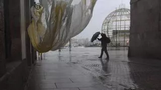 El temporal de viento multiplica las incidencias de los bomberos por toda A Coruña