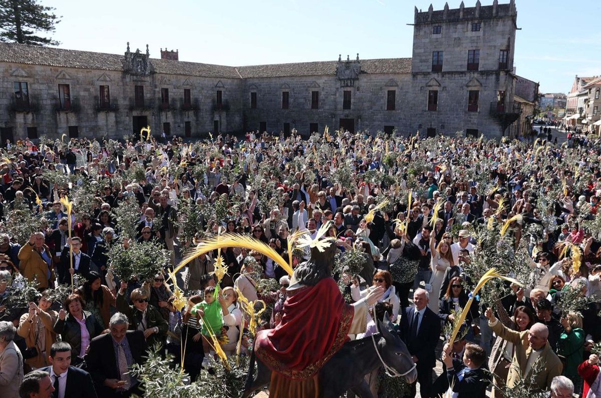 La multitudinaria celebración de ayer, en Cambados.