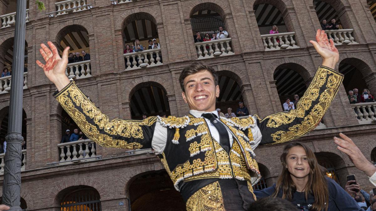 La puerta grande de Nek Romero en València, en imágenes