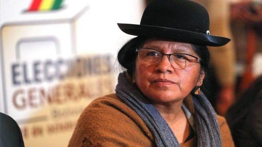 Detienen a la expresidenta del Tribunal Electoral de Bolivia tras su renuncia