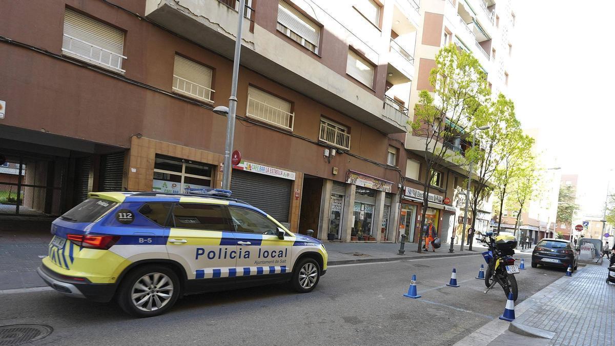 Les imatges d'un operatiu antidroga en un pis de Salt