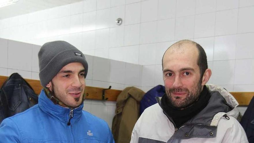 Miguel Freire (a la izquierda), con Rubén García, ayer por la noche ,en el entrenamiento. // Iñaki Osorio