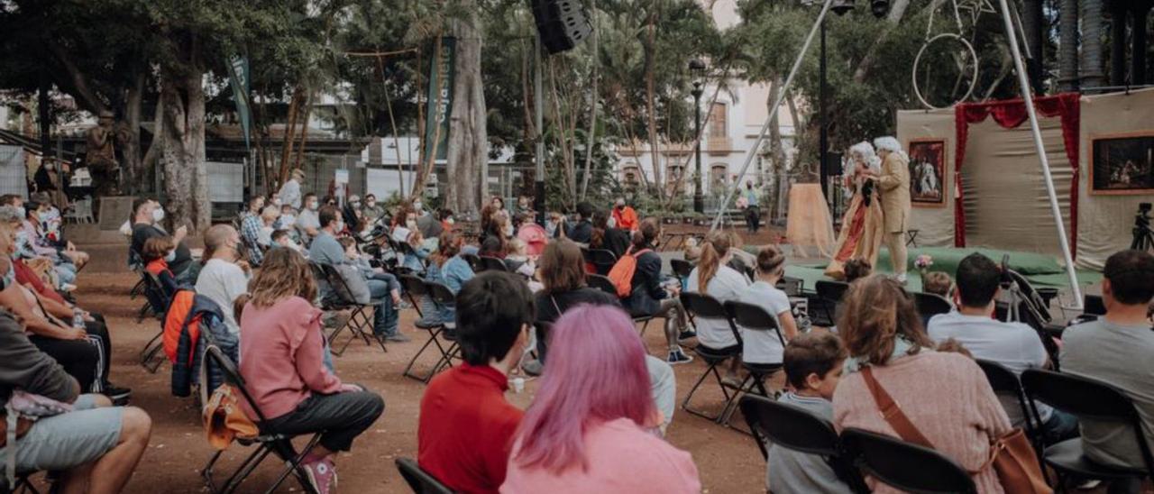 Teatro en la plaza del Príncipe con el aforo lleno, ayer domingoi.