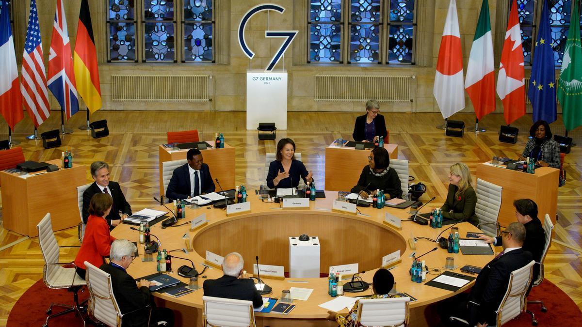 German Foreign Minister Annalena Baerbock, Ghana's Foreign Minister Shirley Ayorkor Botchwey, Canadian Foreign Minister Melanie Joly, Japanese Foreign Minister Yoshimasa Hayashi, British Secretary for Foreign Affairs James Cleverly, the Deputy Chairperson for the African Union Commission Monique Nsanzabaganwa, the High Representative of the European Union for Foreign Affairs and Security Policy Josep Borrell, French Foreign Minister Catherine Colonna, U.S. Secretary of State Antony Blinken and Kenya's Foreign and Diaspora Affairs Cabinet Secretary Alfred Mutua attend a working session at a G7 Foreign Ministers Meeting, at the City Hall in Muenster, Germany November 4, 2022. Bernd Lauter/Pool via REUTERS