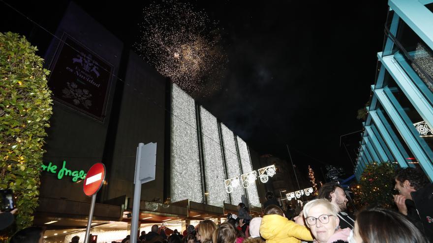 El &quot;otro&quot; encendido de Vigo acapara cientos de miradas... y móviles