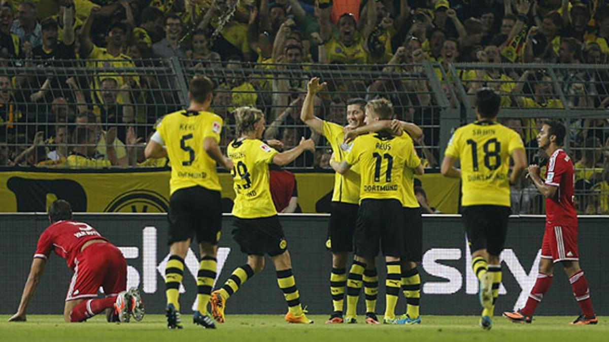 Los jugadores del Borussia de Dortmund celebran uno de los goles marcados al Bayern de Múnich