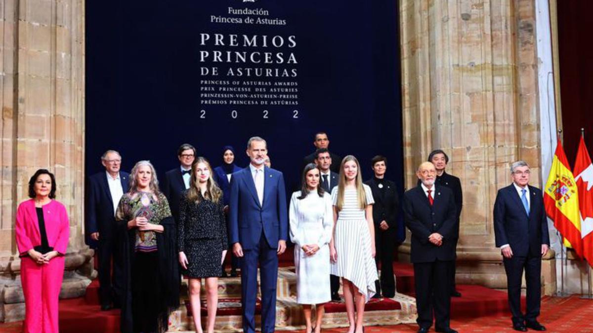 Posado con todos los galardonados con los &quot;Princesa&quot;.