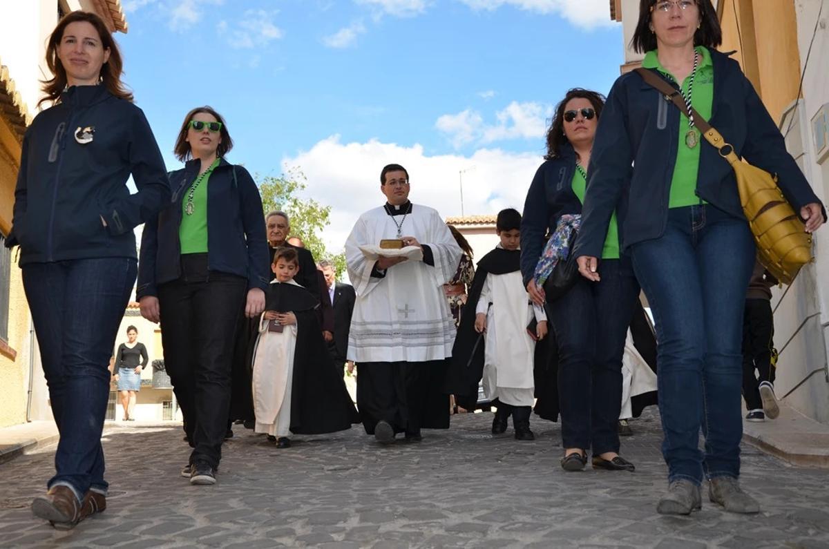 Mujeres partícipes en uno de los actos de la Cofradía San Vicente de Llíria.