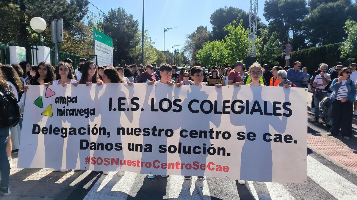 Protestas de la comunidad educativa del IES Los Colegiales de Antequera