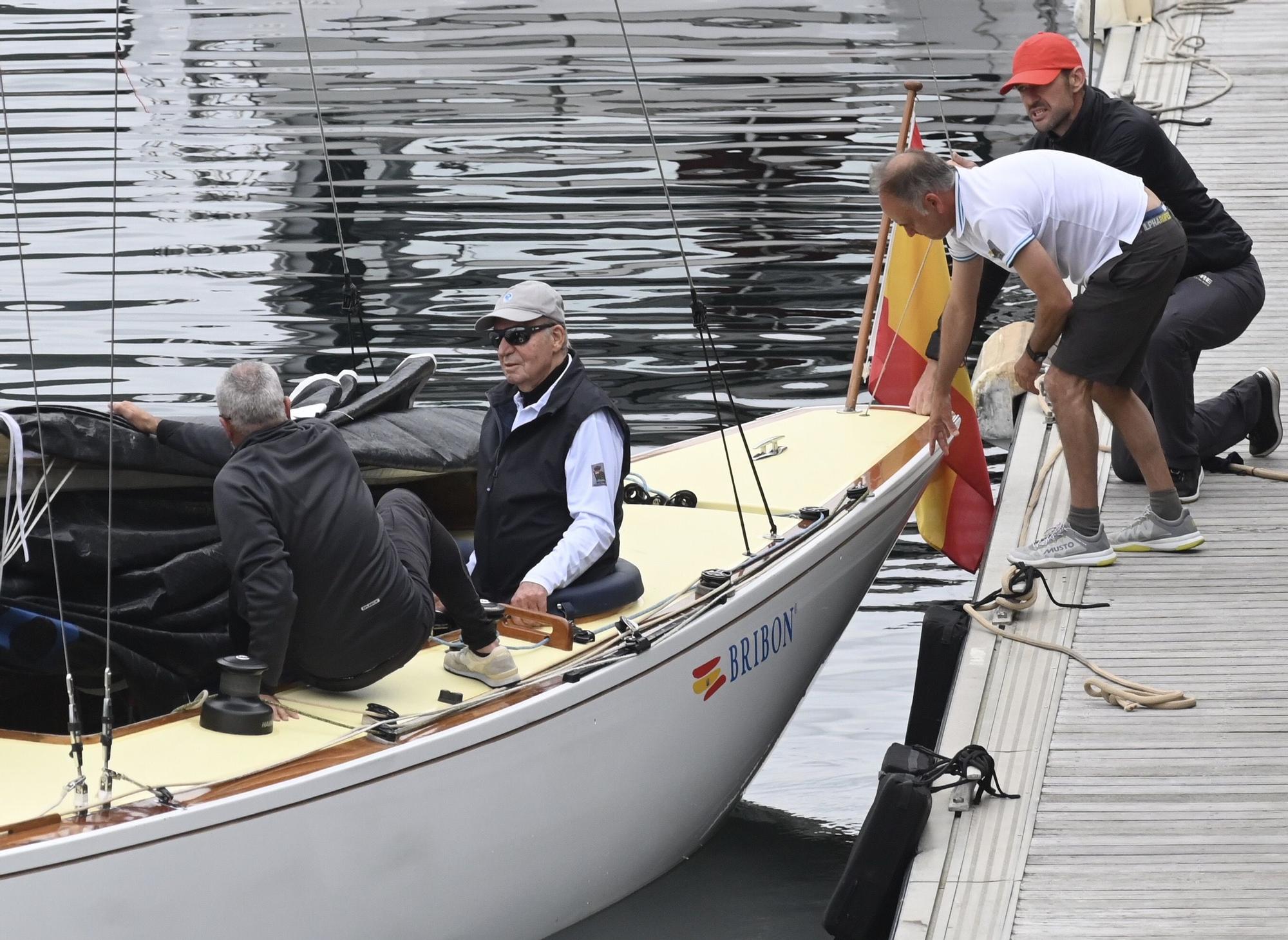 El rey emérito, Juan Carlos I, ya navega por aguas de Sanxenxo