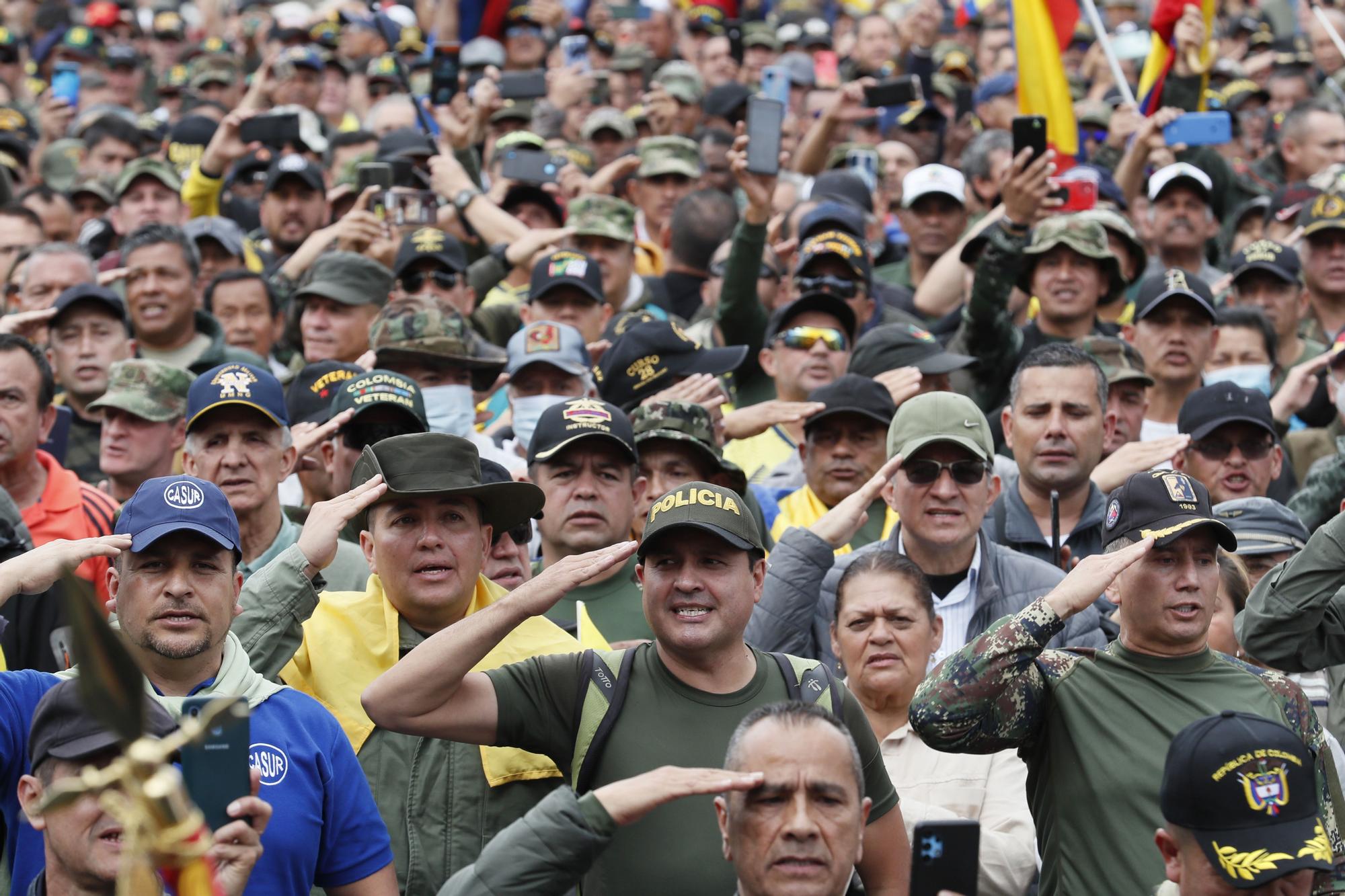 Militares y policías retirados protestan en contra del Gobierno de Gustavo Petro, el pasado miércoles en Bogotá.