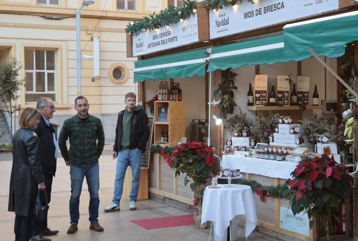 Los estands, abiertos ya en la plaza de Las Aulas de la capital.
