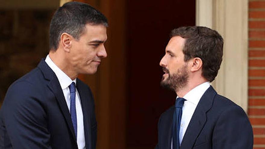 Pedro Sánchez y Pablo Casado, en la Moncloa.