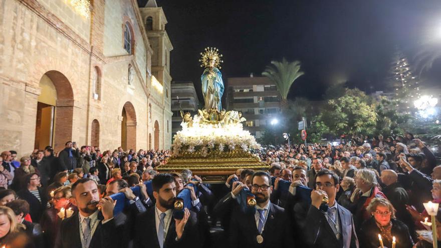 La procesión en honor a la Inmaculada culmina las fiestas patronales de Torrevieja