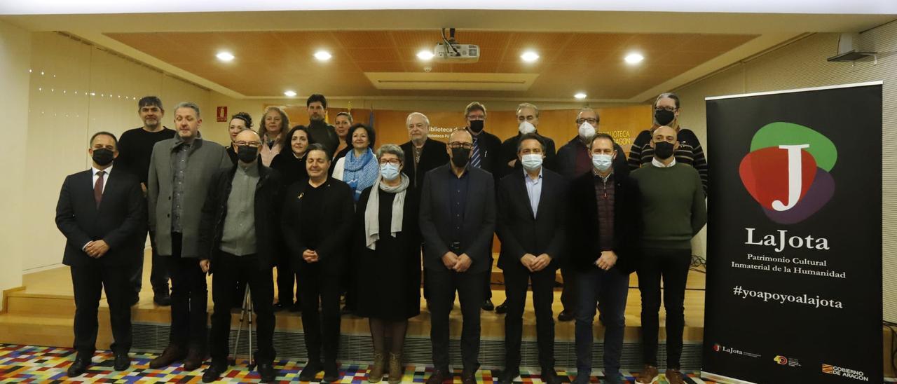 La candidatura de la jota a la Lista Representativa del Patrimonio cultural Inmaterial de la Humanidad de la Unesco se ha presentado oficialmente este lunes en la Biblioteca de Aragón..