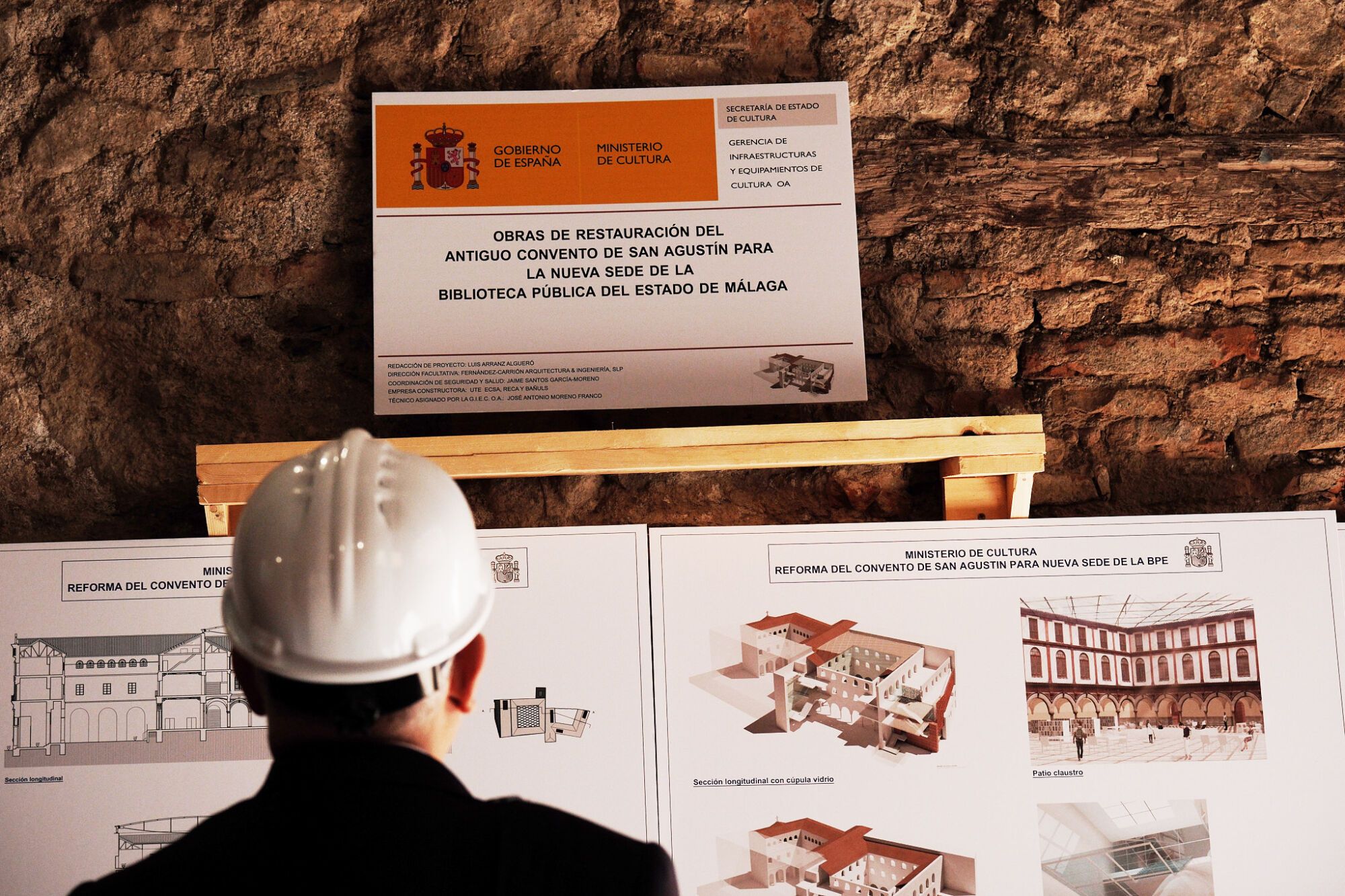 Visita del ministro de Cultura, Ernest Urtasun, a las obras de la Biblioteca Nacional que se va a instalar en el antiguo Convento de San Agustín