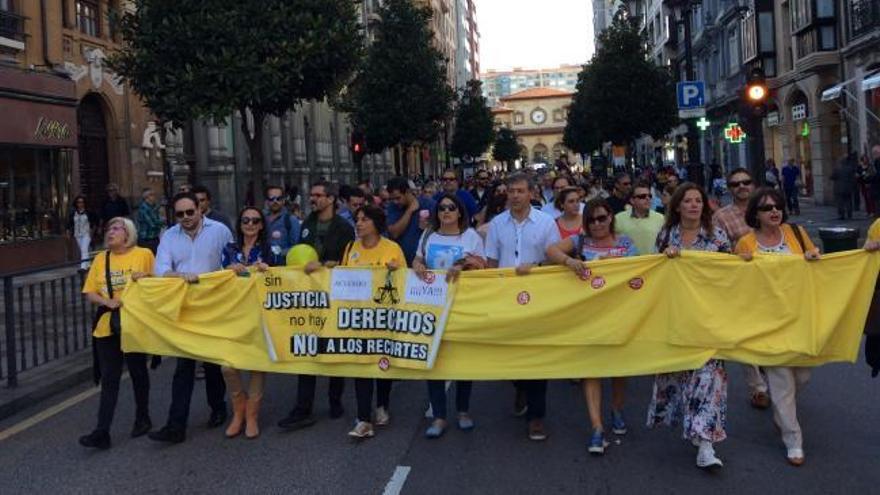 Los funcionarios de justicia se manifiestan en Oviedo