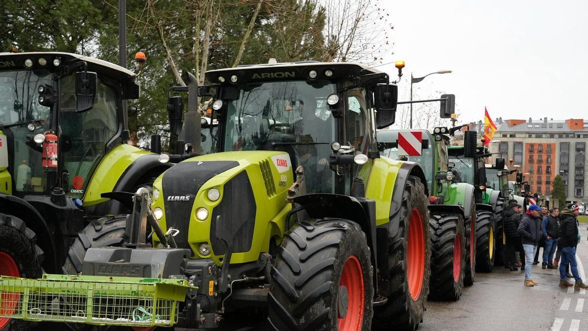 El sonido de los tractores expresa el descontento del campo en el centro de Zamora