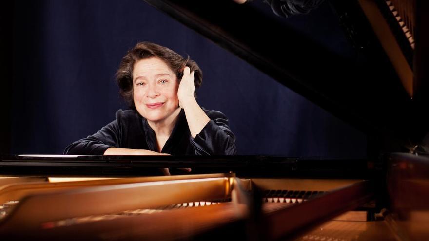 Foto promocional de la pianista rusa Elisabeth Leonskaja