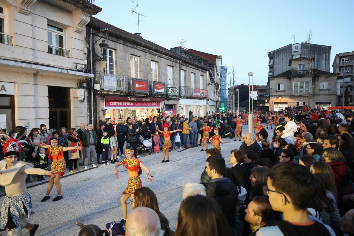 Desfile de Entroido del año pasado por el centro de Ponteareas.