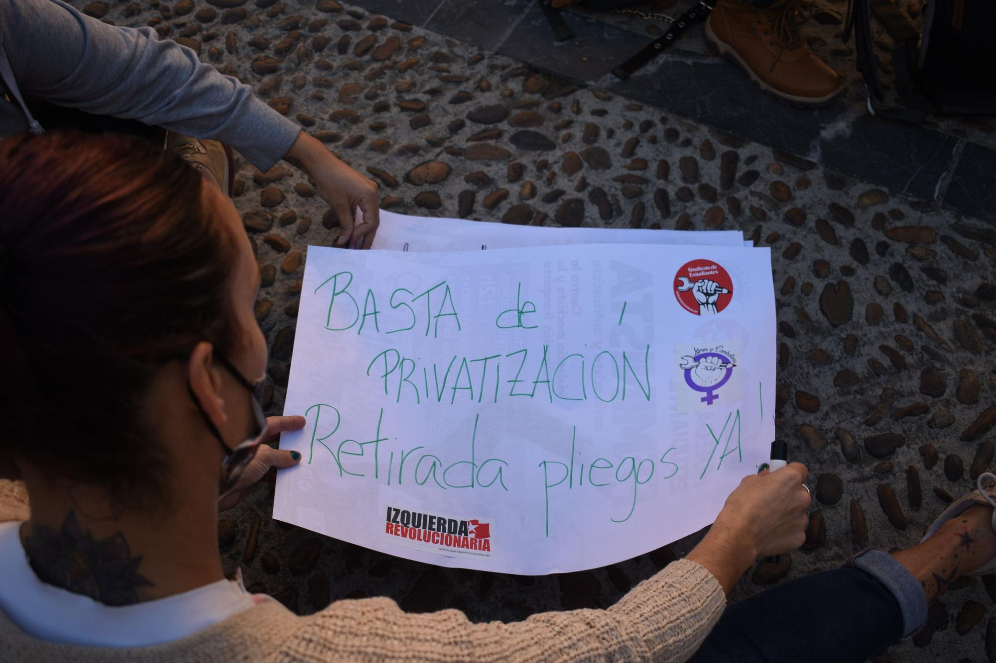 Manifestación de trabajadoras de ayuda a domicilio en Gijón
