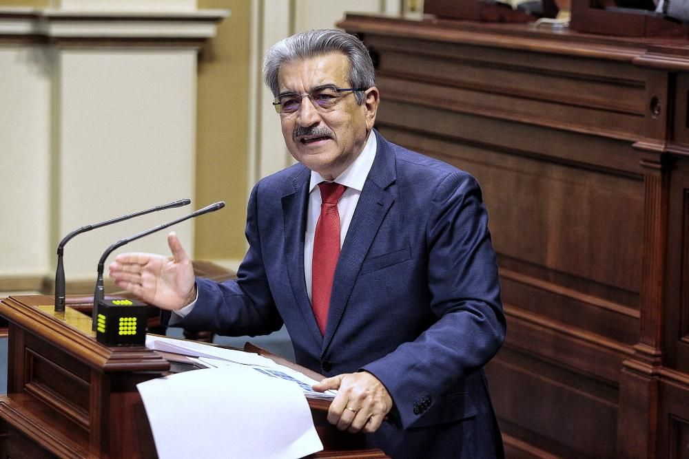 Pleno en el Parlamento de Canarias