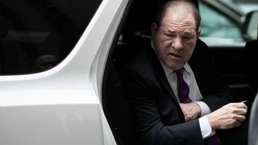 Harvey Weinstein, ayer, a su llegada a la sesión del juicio. // Reuters