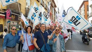 Funcionarios zamoranos de Justicia, en pie de guerra ante el Ministerio en Madrid