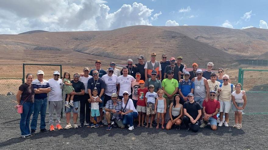 La familia del deporte disfruta del tiro al plato en Yaiza